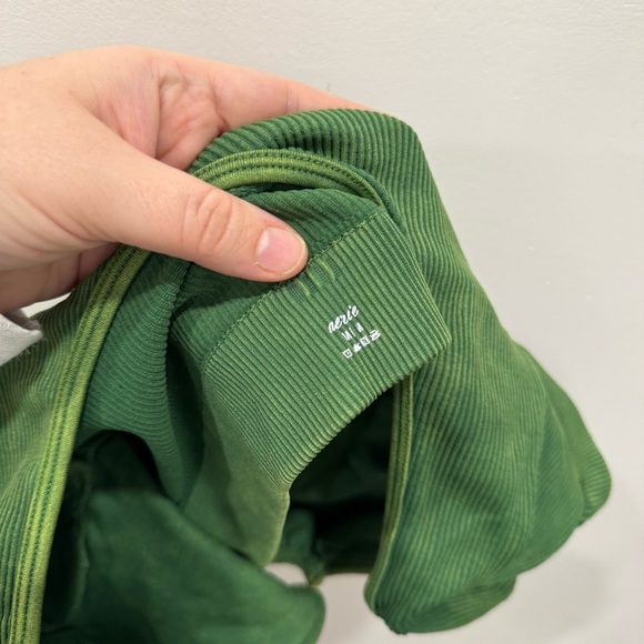 Aerie Ribbed Short Sleeve V-Neck Cropped Top Green Medium Circle Ring Detail - Picture 4 of 4